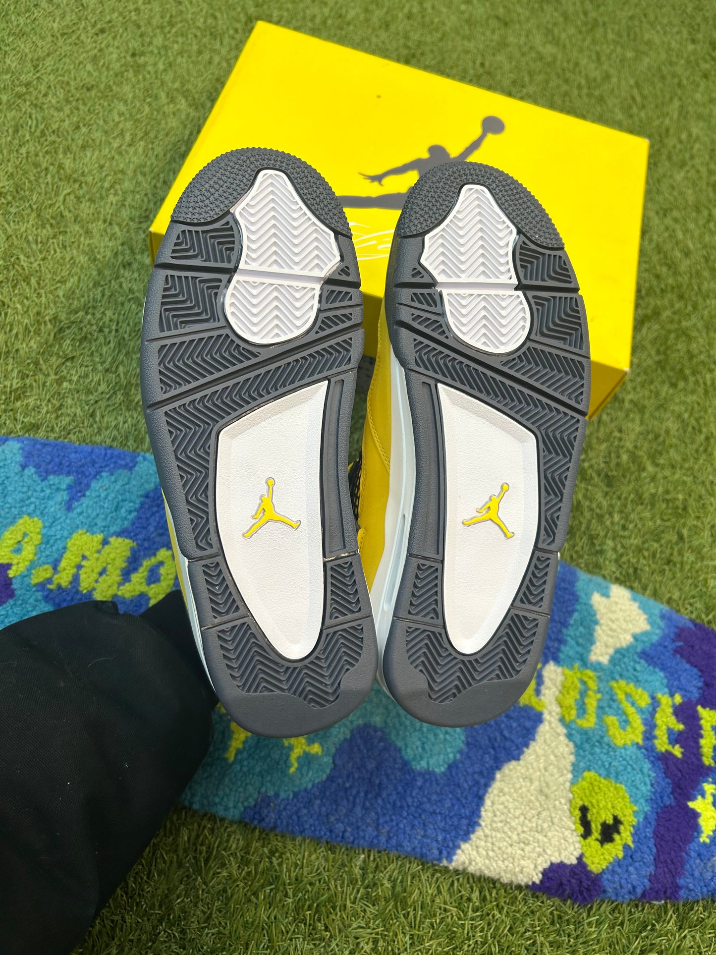 Jordan Retro 4 Lightning