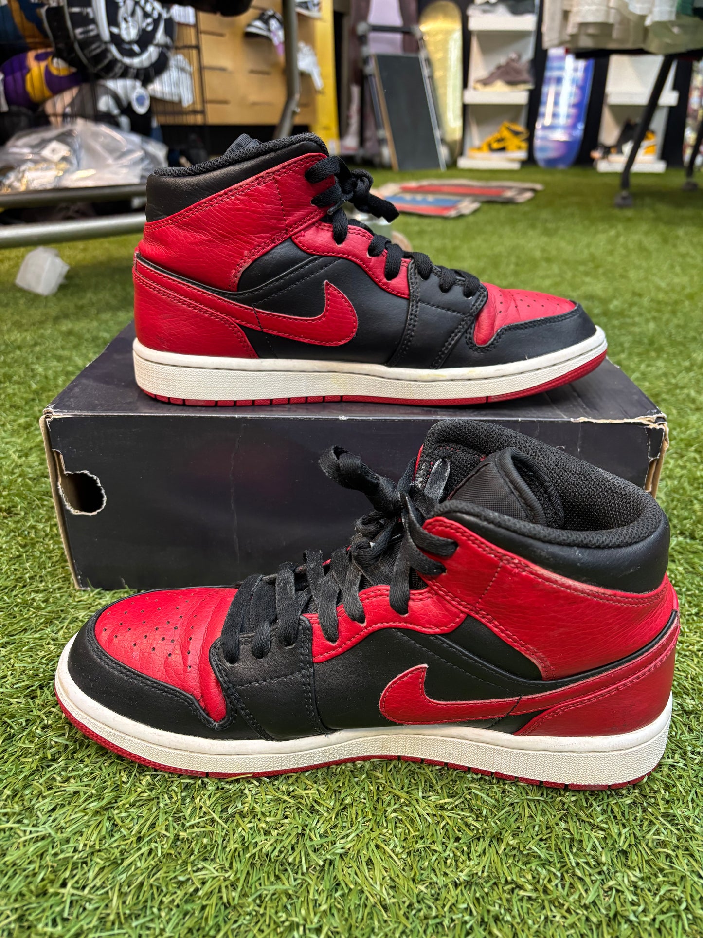 Jordan retro 1 red toe