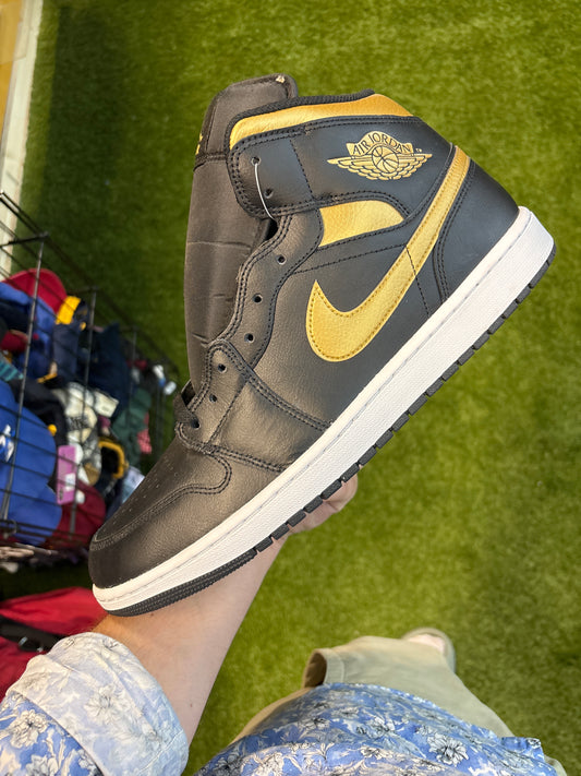 Air Jordan one mid black gold size 14