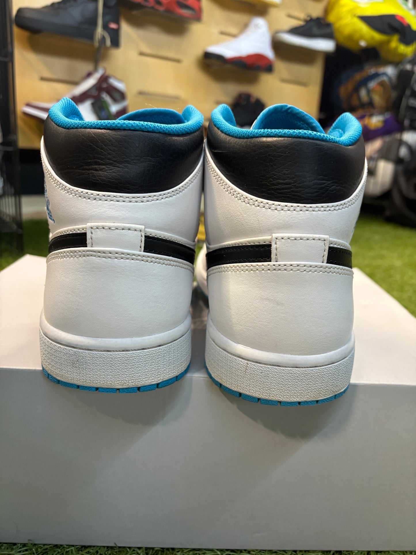 Jordan 1 mid “laser blue”