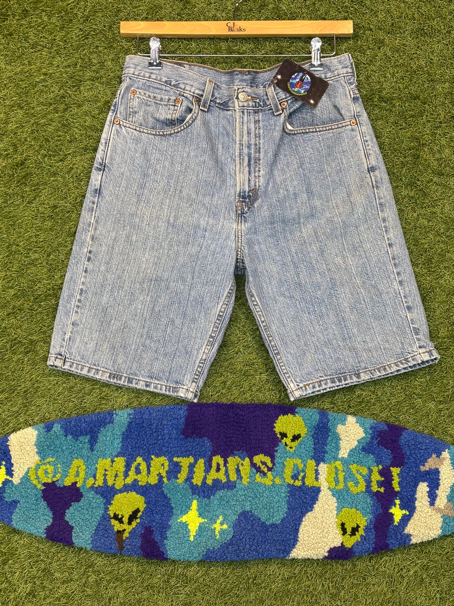Women’s Light Wash Levi Jorts