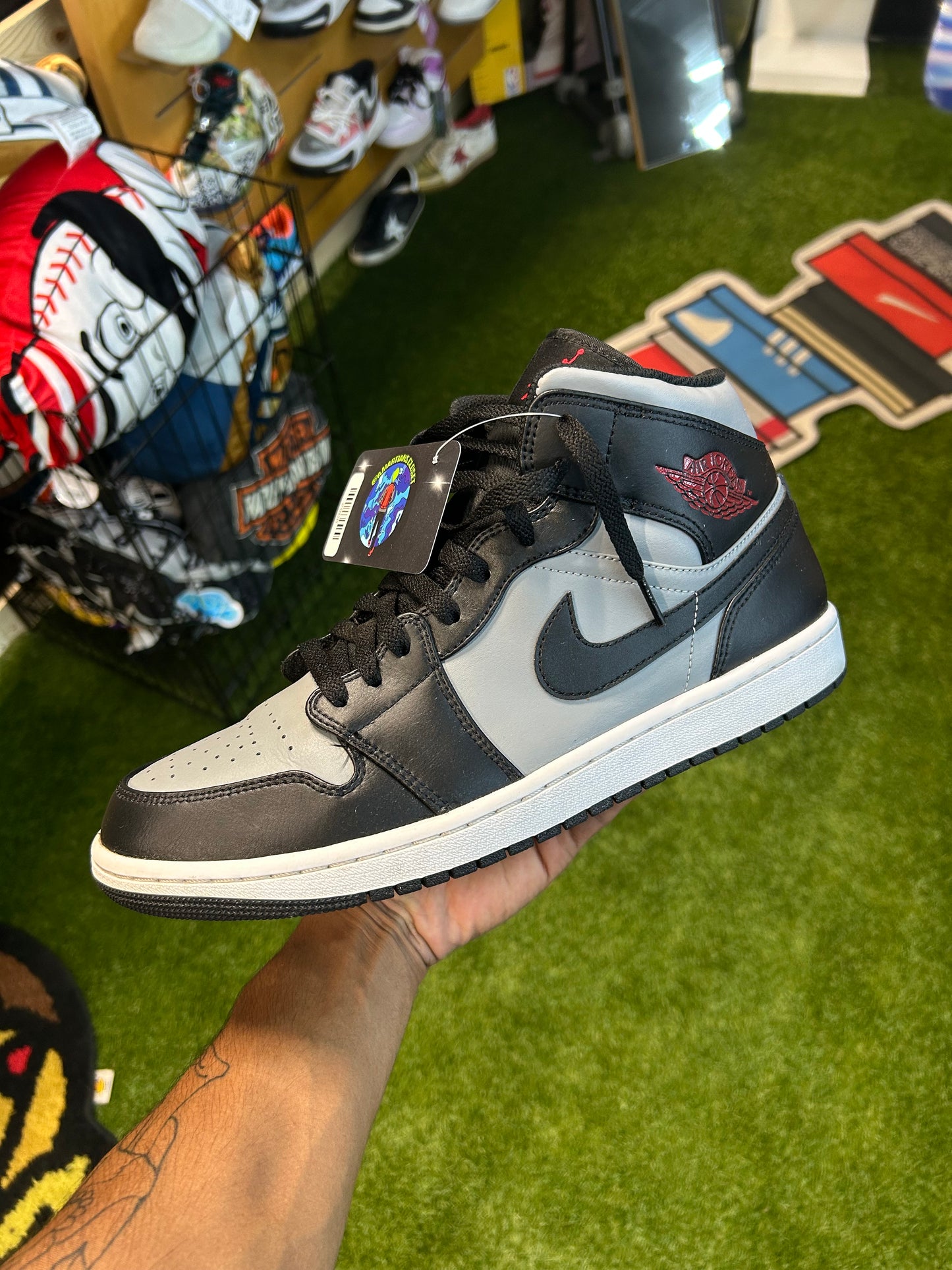 Jordan 1 Mids Shadow