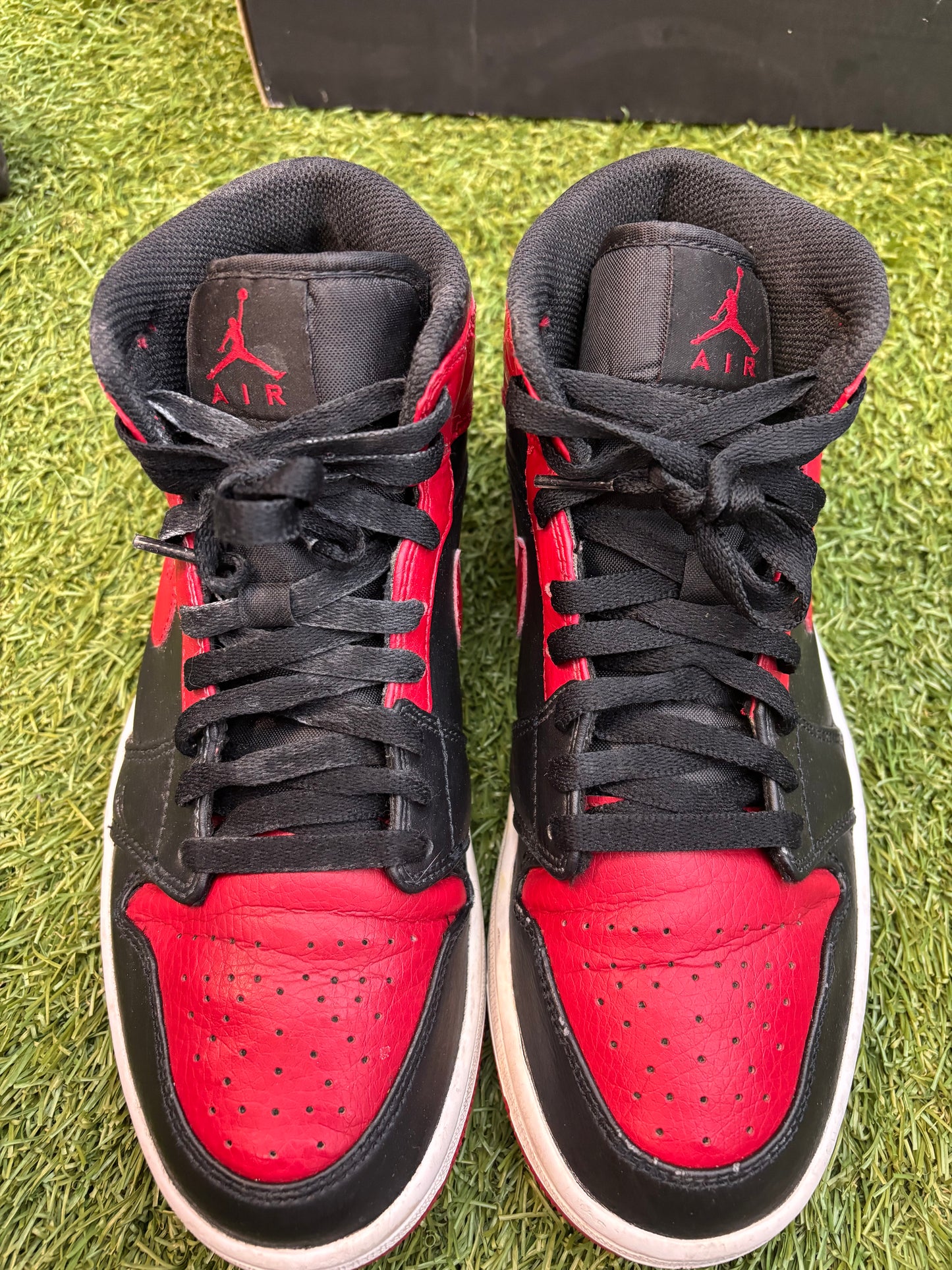 Jordan retro 1 red toe