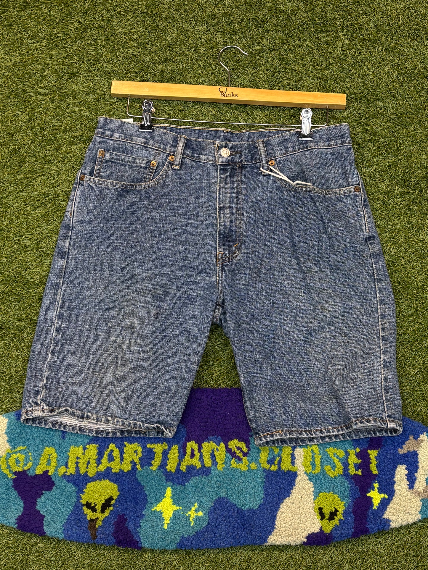 Women’s Levi Medium Wash Jorts