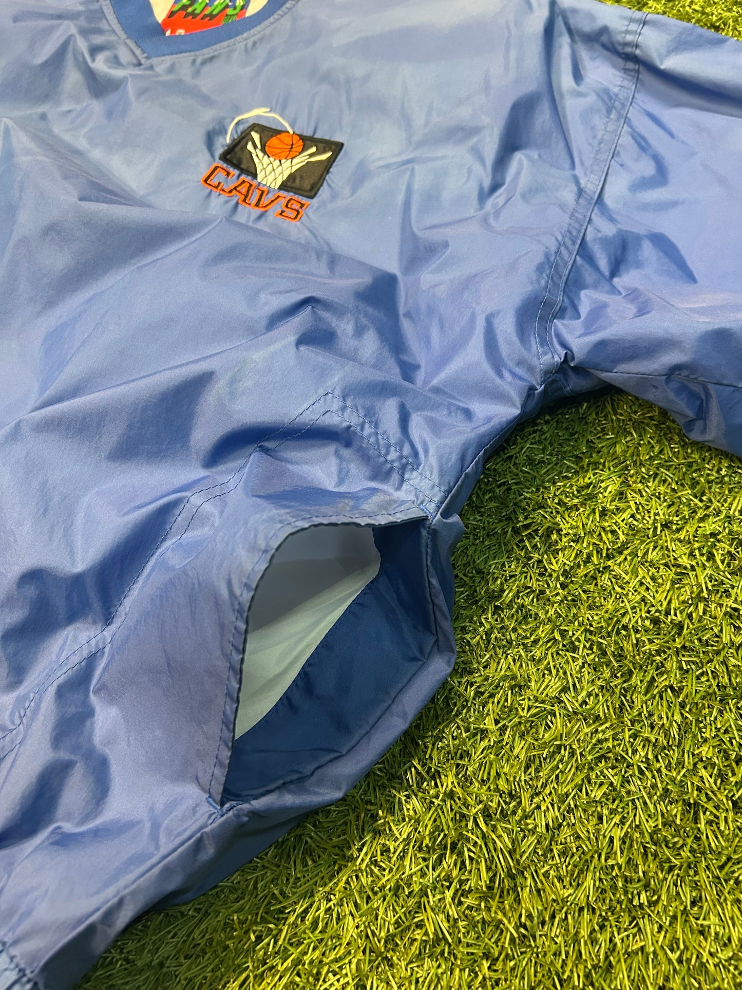 Vintage 90s Cleveland Cavaliers NBA Pullover Nylon Style