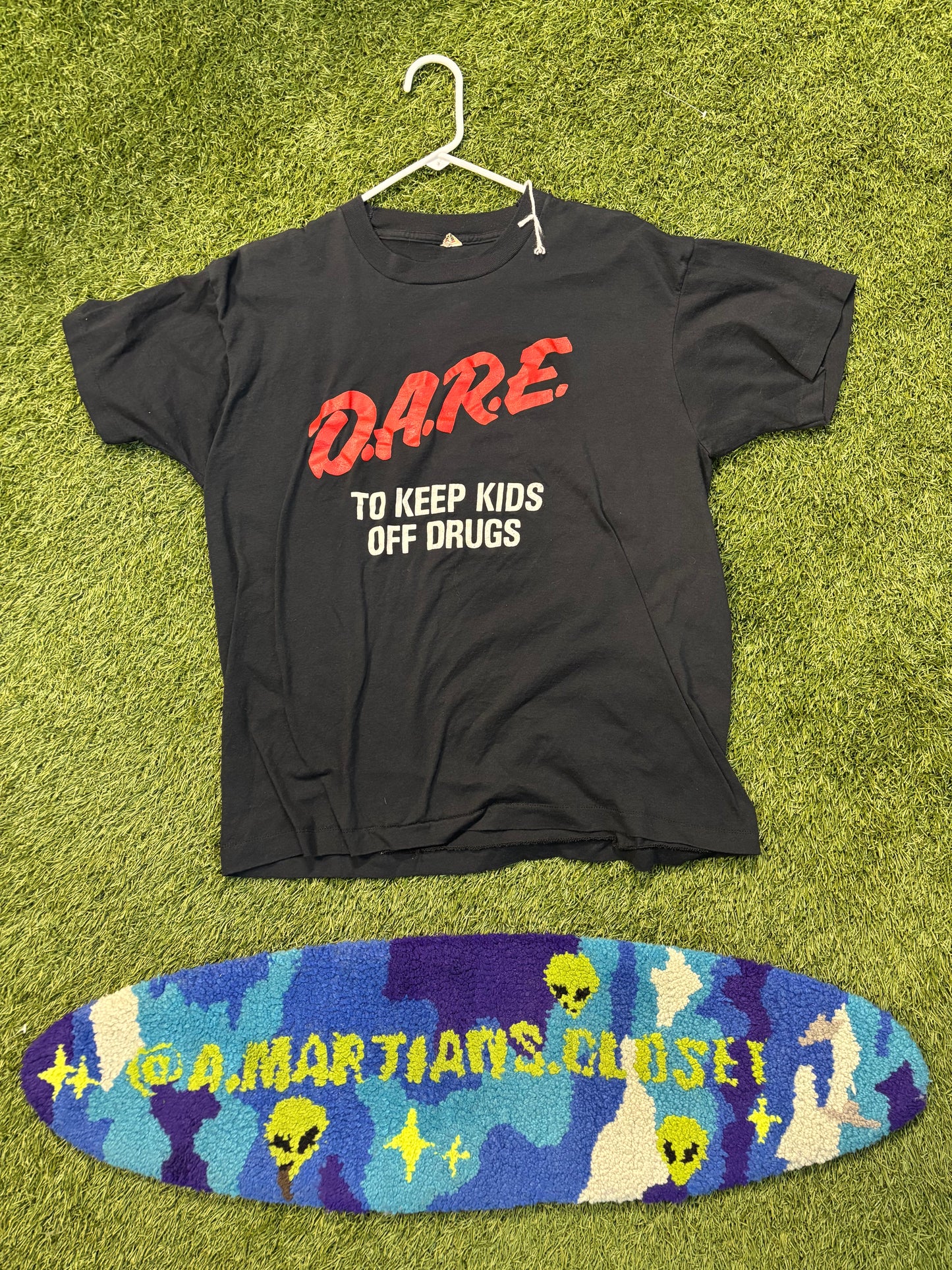 Vintage D.A.R.E keep kids off drugs tee black