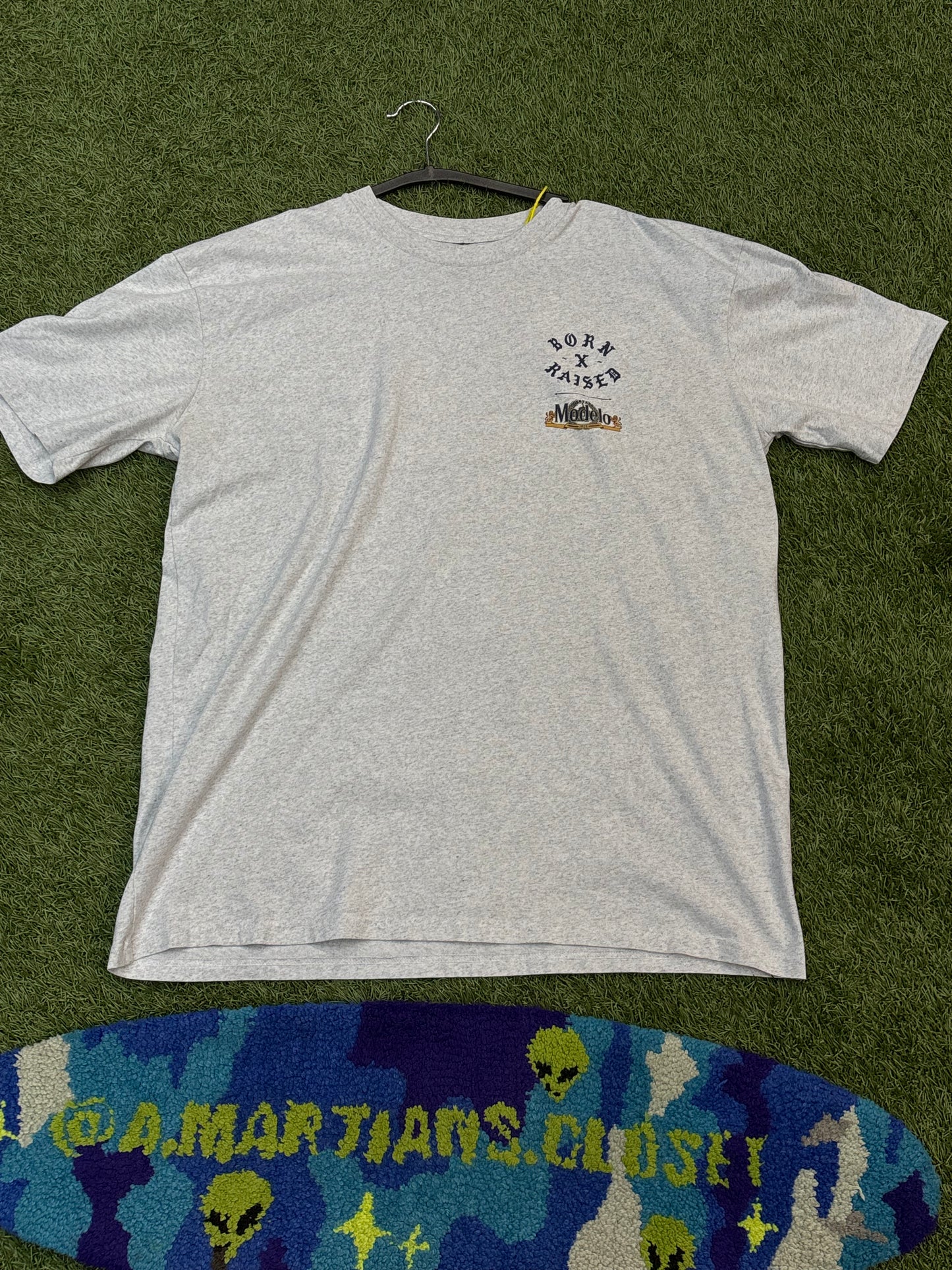 Born X Raised Modelo Tee