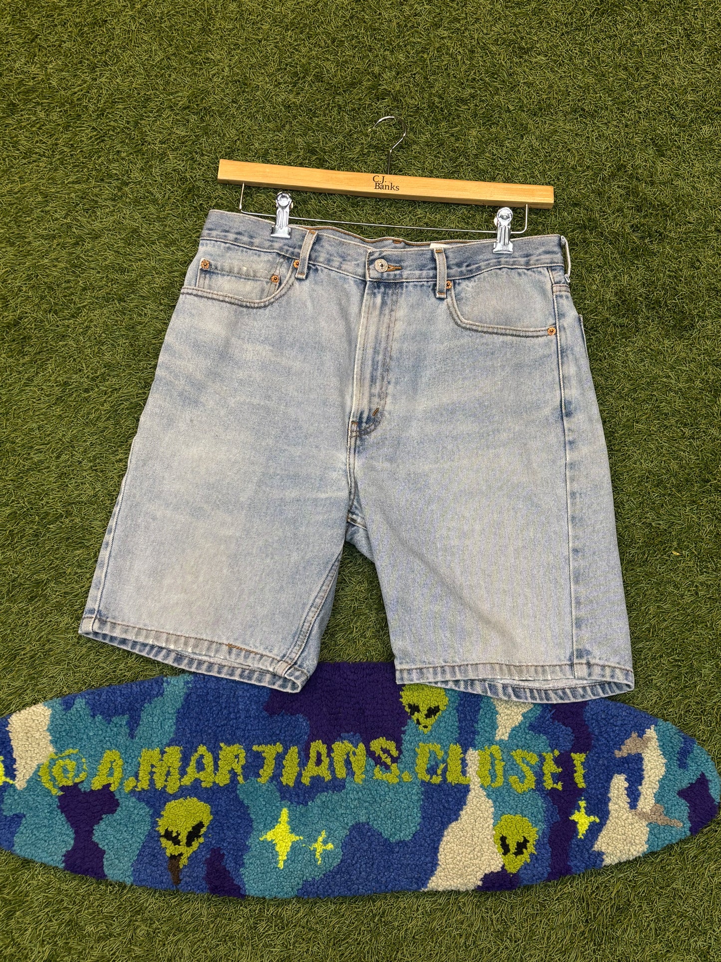 Women’s Vintage Light Wash Levi Jorts
