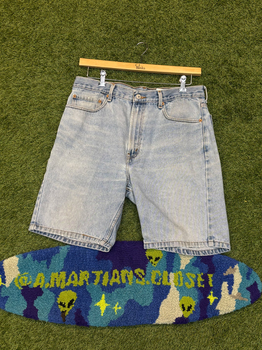 Women’s Vintage Light Wash Levi Jorts