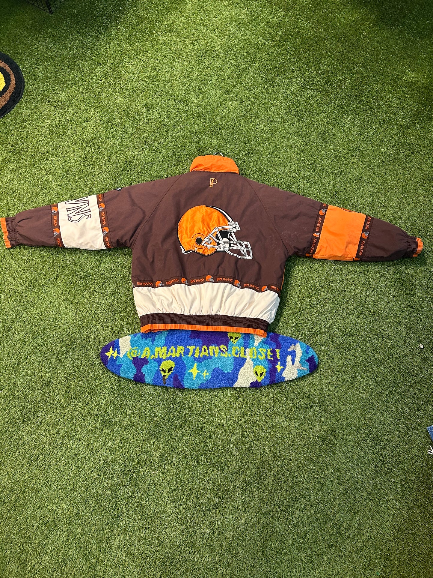Rare Vintage Pro Player Cleveland Browns NFL Puffer Jacket