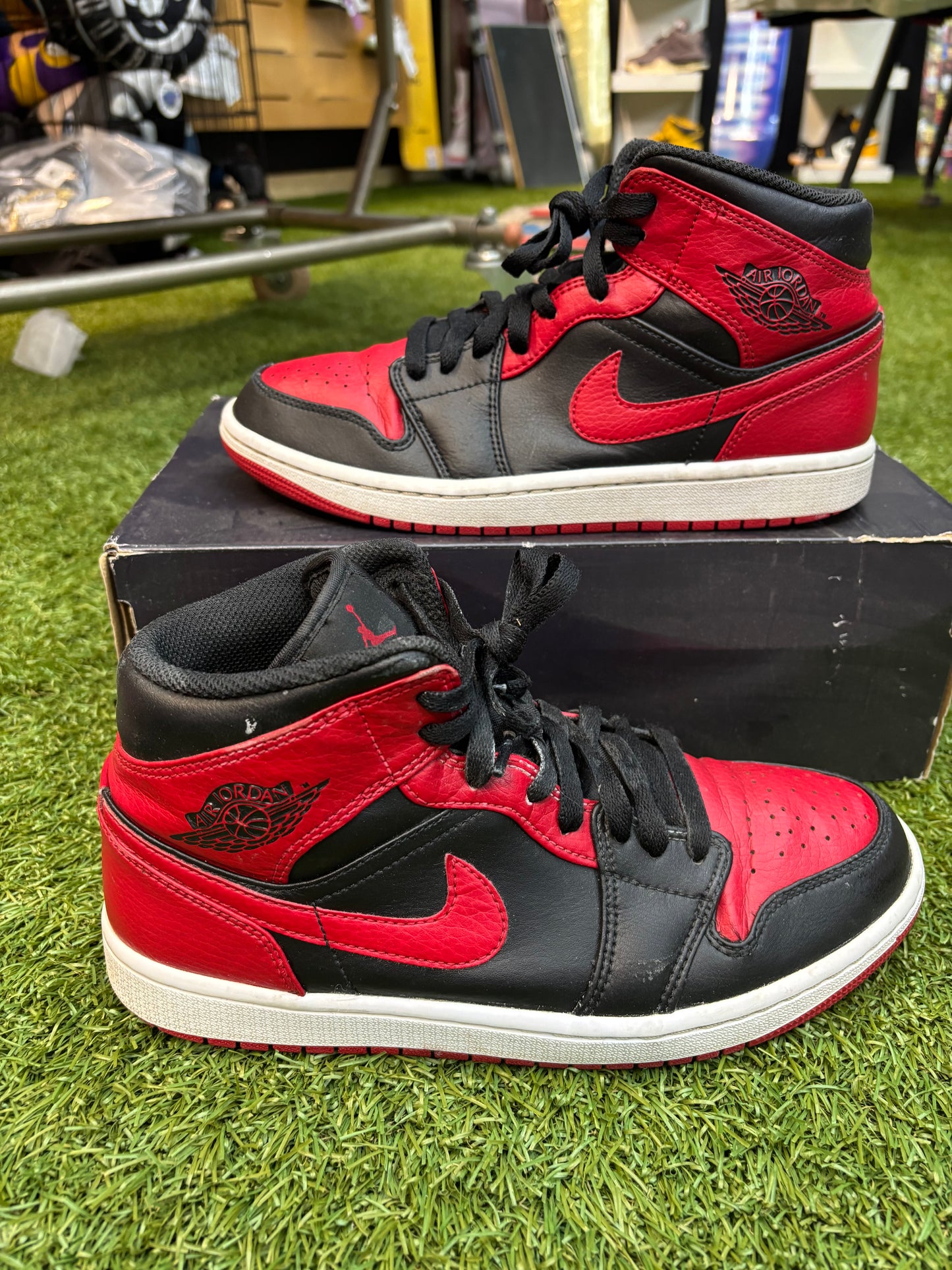 Jordan retro 1 red toe