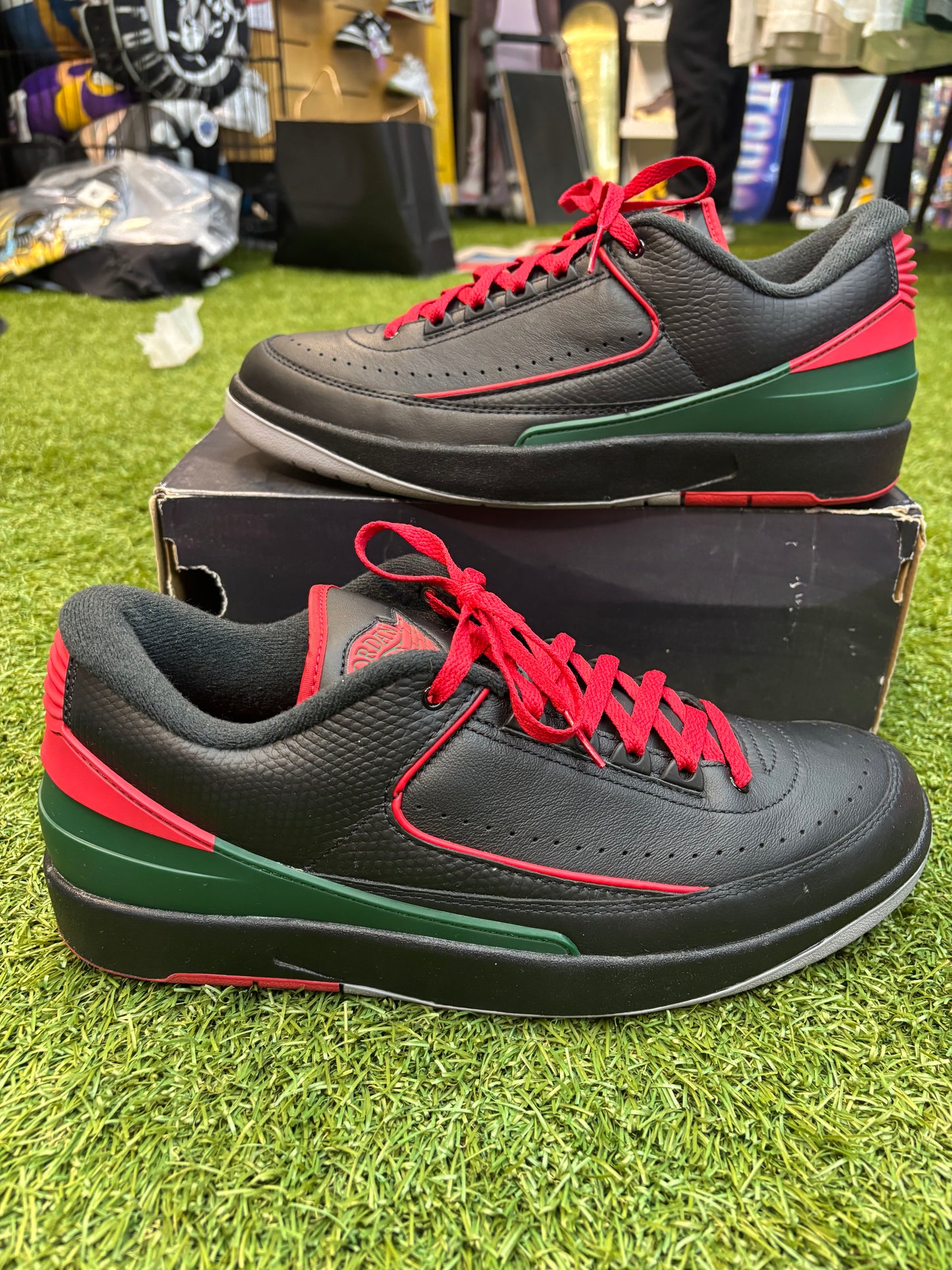 Jordan retro 2 low Gucci