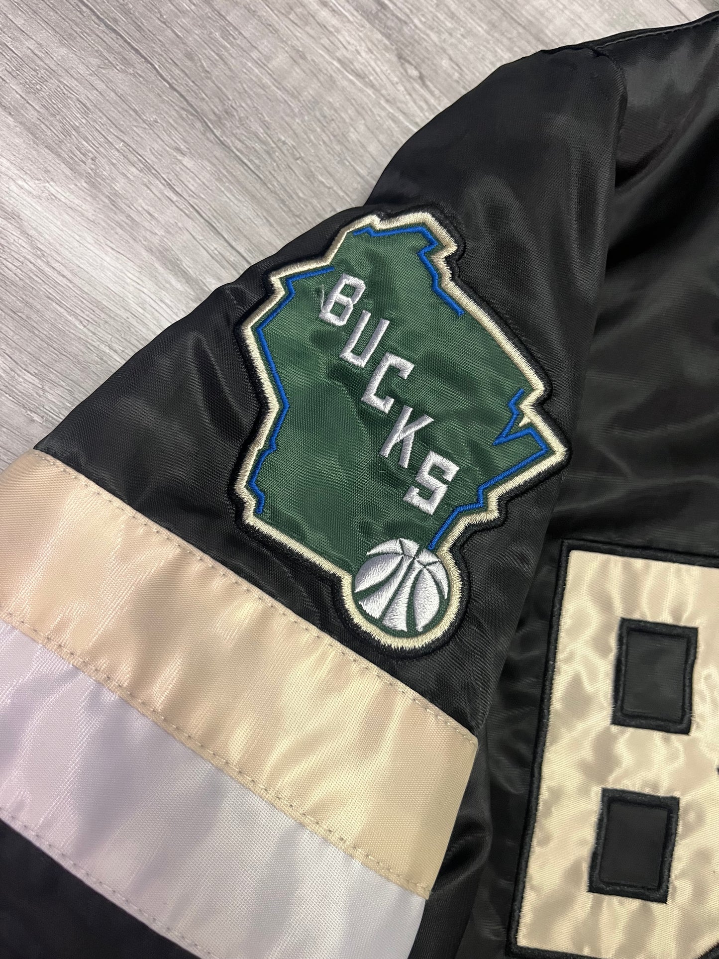 Rare Vintage 2000s Starter Jacket Milwaukee Bucks