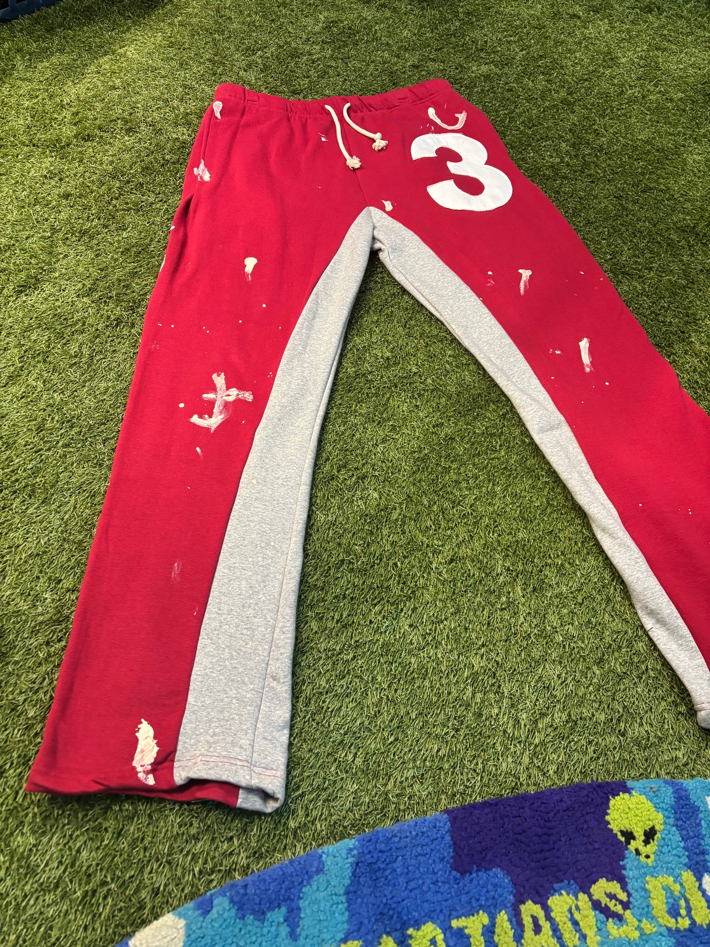 MNML 3 Patch Contrast Red Sweatpants