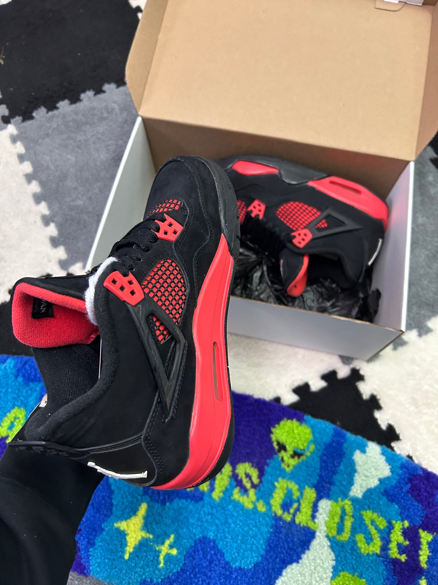 Jordan 4 Red Thunders