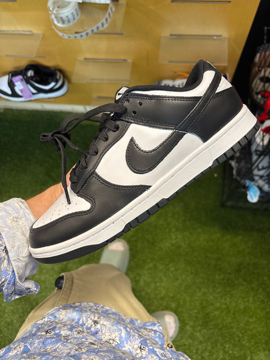 Nike dunk low panda size 9.5