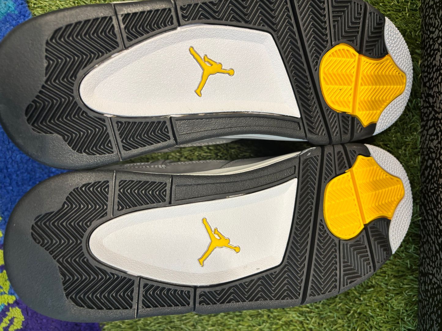 Jordan retro 4 lightning