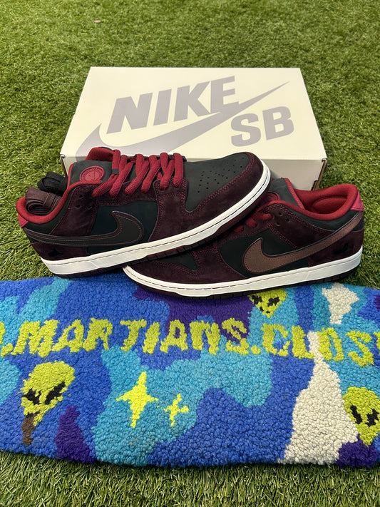 Nike SB Dunk Low Riot Skateshop