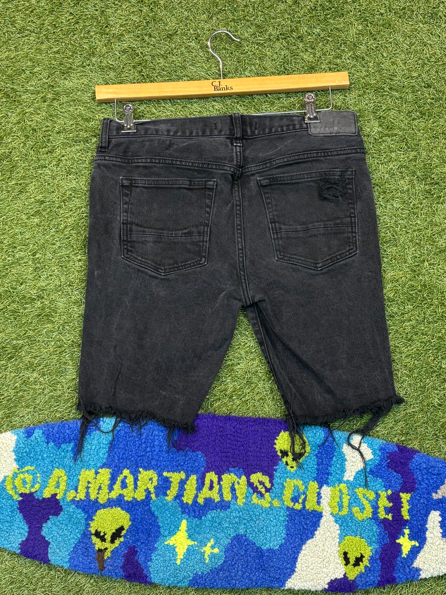 Men’s Pacsun Black Ripped Jorts