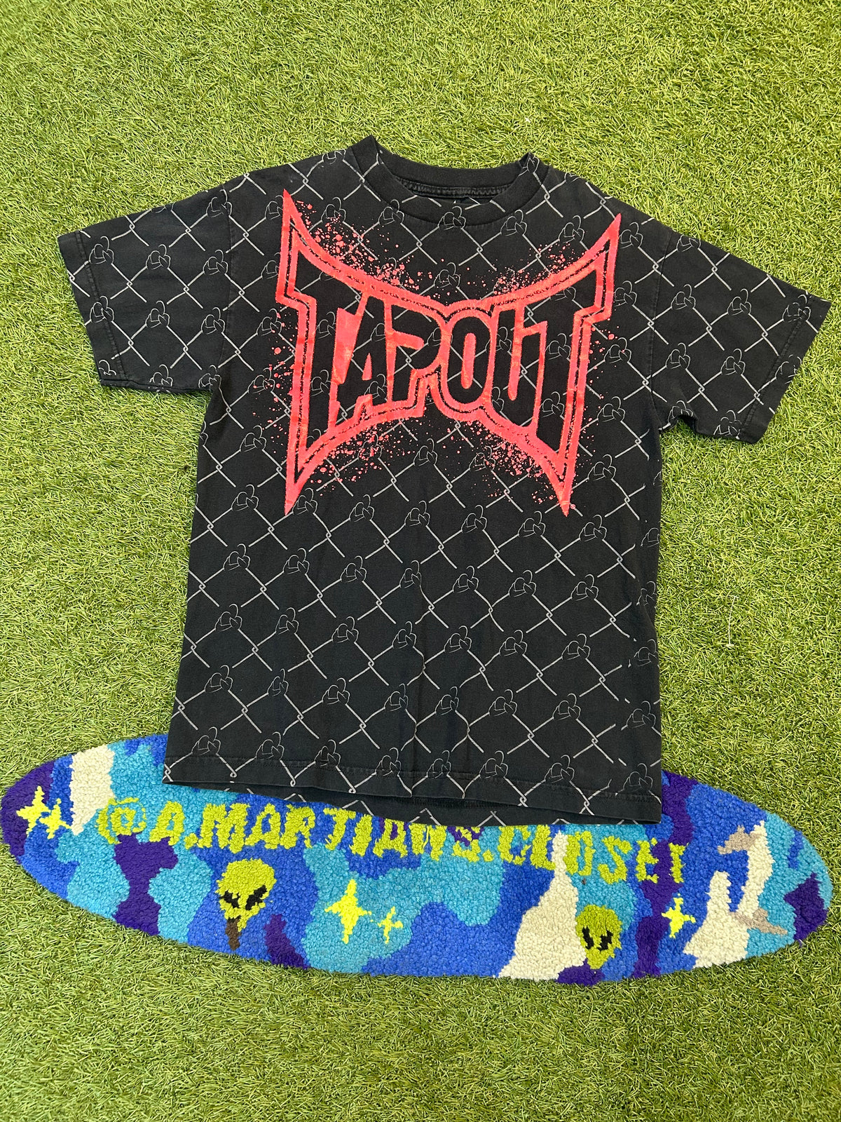 Y2K Tapout Chain Link Cage Logo Tee