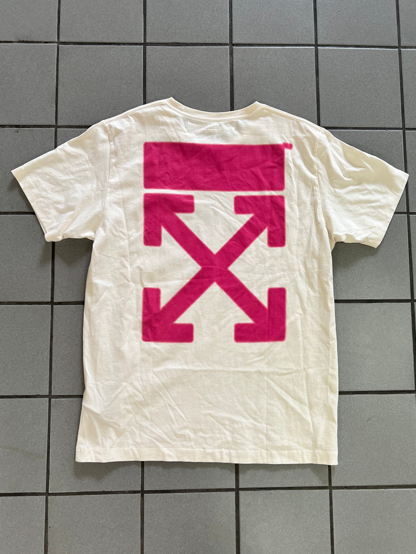 OFF-WHITE “World In Your Hands” Tee