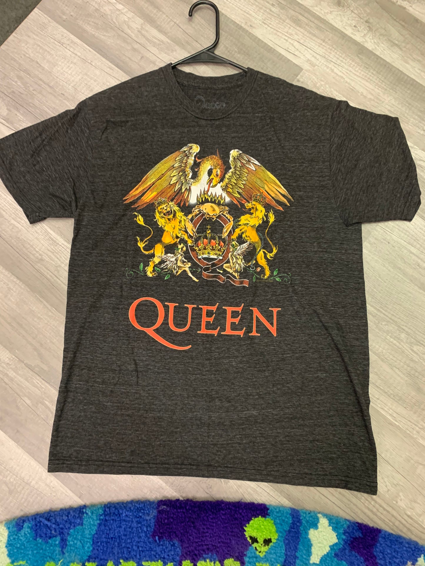 QUEEN TEE